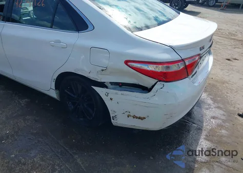 2015 Toyota Camry Se z USA, uszkodzony, nr VIN 4T1BF1FK9FU083592